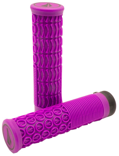 SDG-Thrice-Grip-Grips-Lock-On-Grip-136-Bicycle-Grips