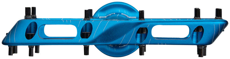 Load image into Gallery viewer, RaceFace Atlas Platform Pedals 9/16&quot; Concave Alloy Body w/ Adjustable Pins Blue
