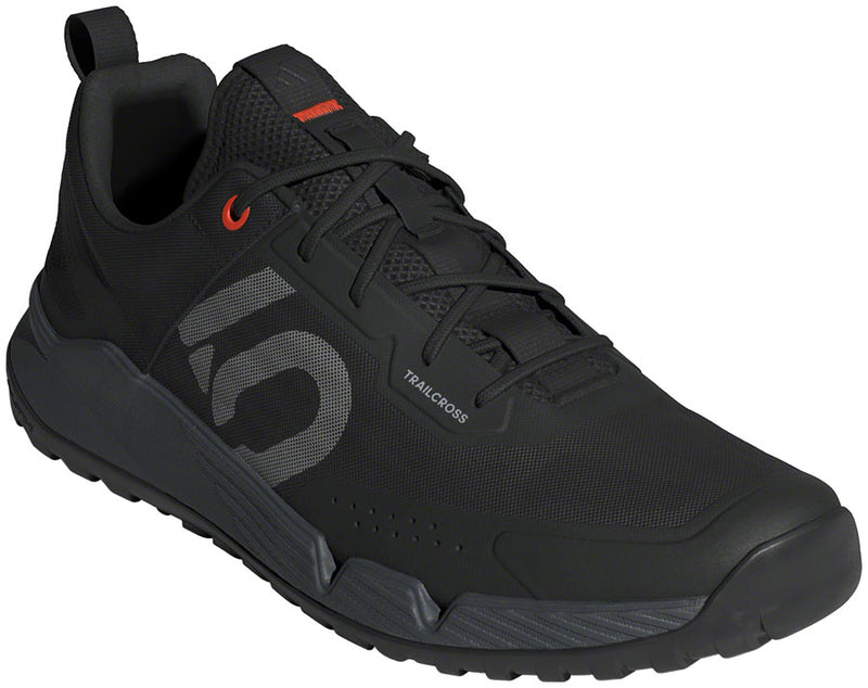 Load image into Gallery viewer, Five-Ten-Trailcross-LT-Shoes-Women&#39;s-Core-Black-Gray-One-Gray-Six-Core-Black-Gray-One-Gray-Six-7-Flat-Pedal-Shoes
