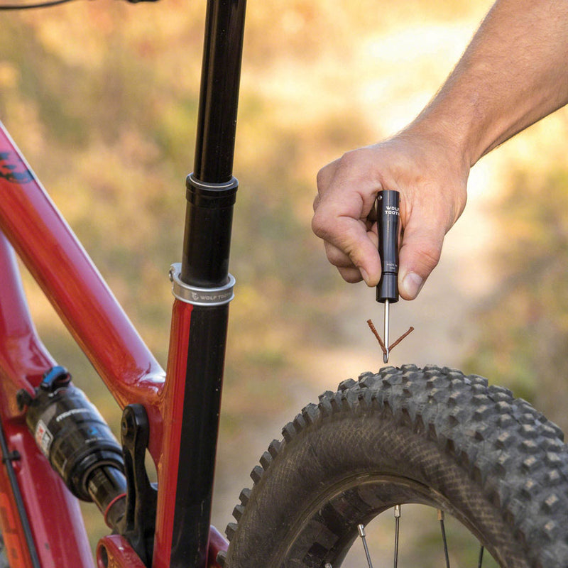 Load image into Gallery viewer, Wolf Tooth EnCase System Chain and Tire Plug Multi Tool Stores Inside Handlebars
